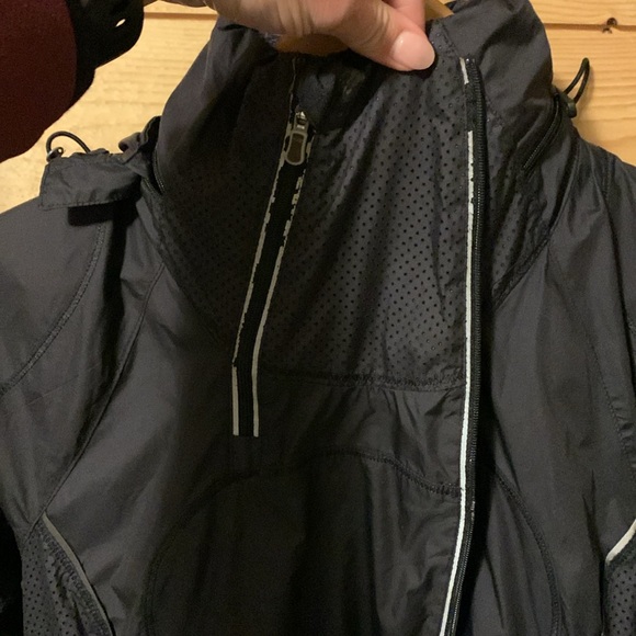 Lululemon running jacket with hood - Picture 2 of 5